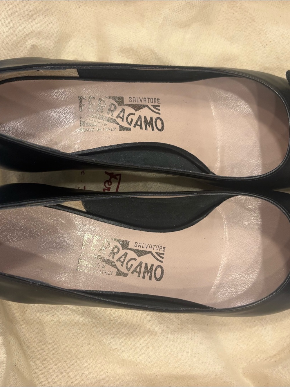 Salvatore Ferragamo Black Leather Vera bow pump